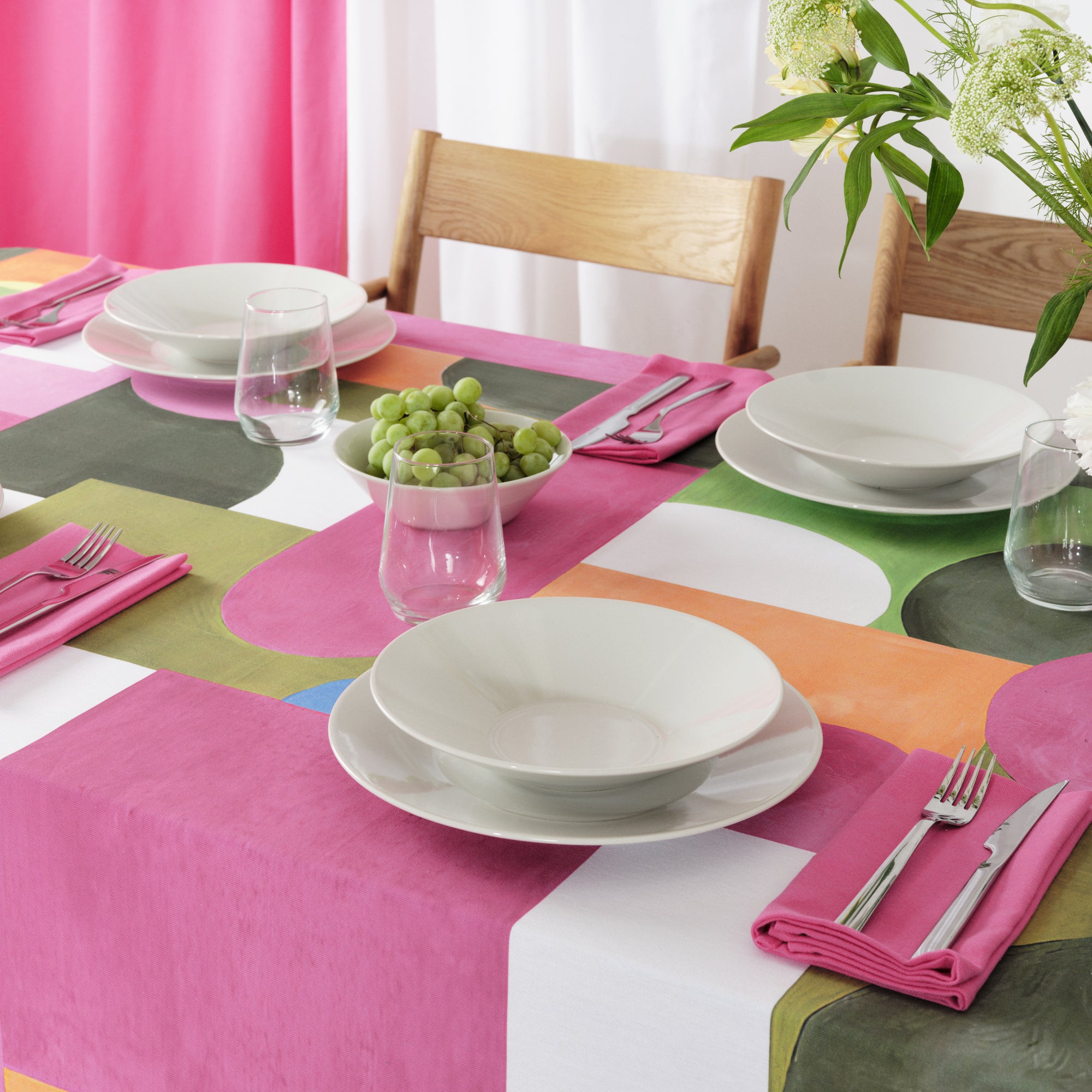Dundee 100% cotton stain-resistant resin tablecloth